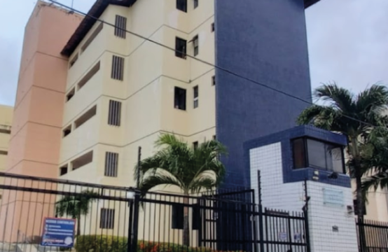 Apartamento no Edifício Amadeu Bezerra, bairro Damas, por R$ 230.000,00