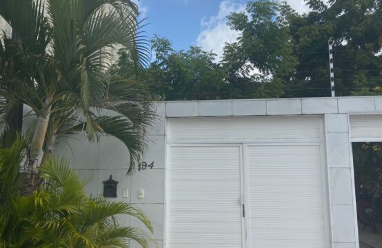 Casa Duplex próxima ao Montese para aluguel por R$ 2.050 mensais